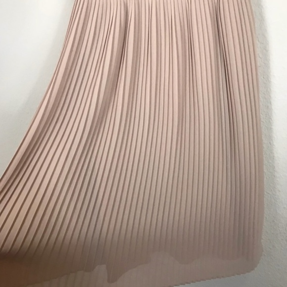 💎🆕NWOT  Halston Natural Pleated Wrap Dres Sz 2 - Picture 3 of 5